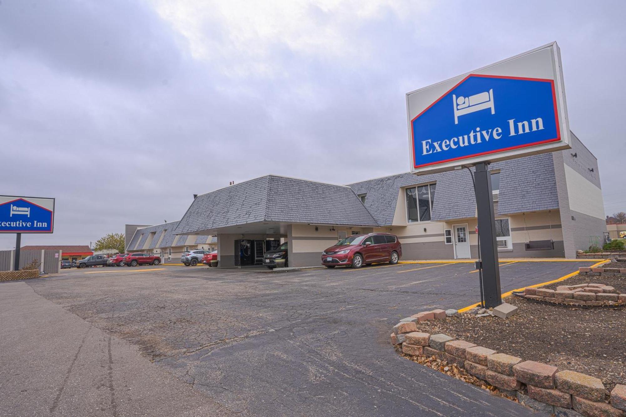 Executive Inn By Belvilla Owatonna Hwy 35 Esterno foto